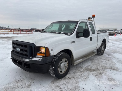 2006 Ford F-350 XL 4x2 Extended Cab Pickup