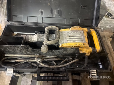 Quantity of (2) 2013 Dewalt SDS Max Demolition Breaker