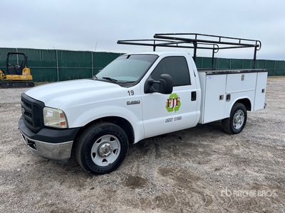 2006 Ford F-250 XL 4x2 Utility Truck