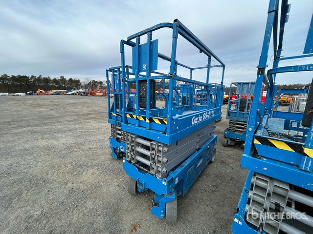Genie Loading Genie GS2632 Aerial Work Platforms transport quote to Tulsa, OK ...
