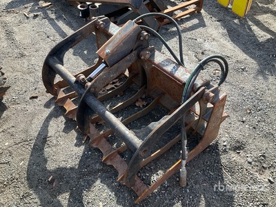 2011 Ditch Witch SK5DF 41 in Skid Steer Grapple