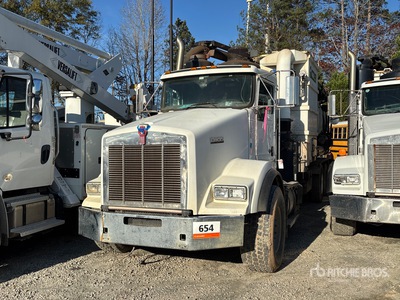 Vactor Guzzler on 2014 Kenworth T800 6x4 Vacuum Excavator Truck