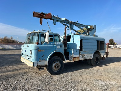 Standard 6000 lb Straight Boom on 1987 Ford C8000 Boom Truck