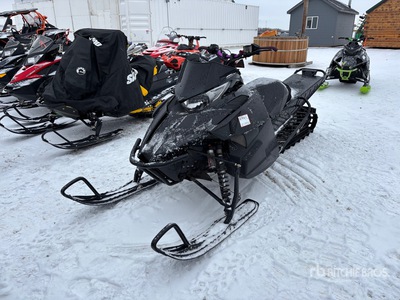 2016 Arctic Cat M8000 Motoneige