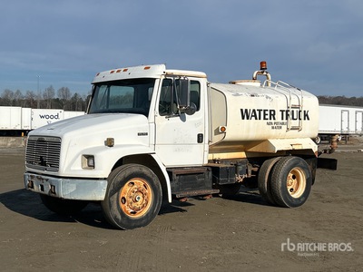 1997 Freightliner FL70 2000 gal 4x2 Camion à eau