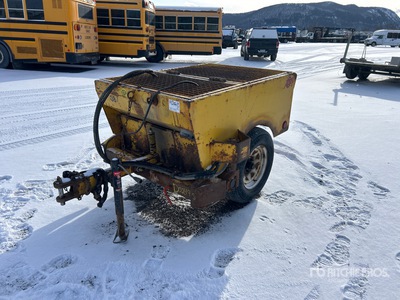 2015 AMF EP100 S/A Hydraulic 5 FT Tow-Behind サンダー ボックス