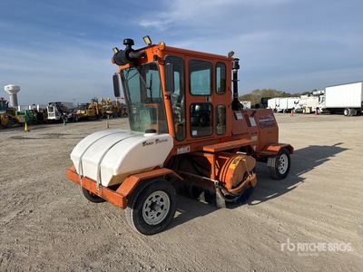 2014 Broce RCT 350 Self-Propelled Broom