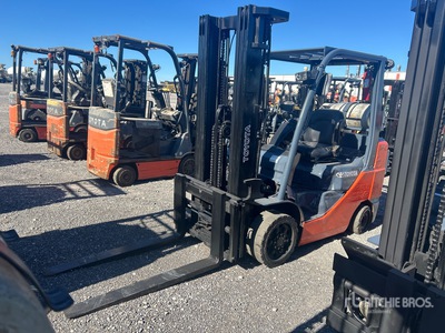 2015 Toyota 8FGCU30 5400 lb Pneumatic Tire Carretilla Elevadora