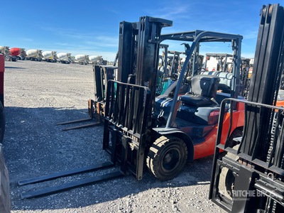 2013 Toyota 8FGU25 4500 lb Pneumatic Tire Chariot Élévateur