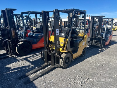 Cat PC4000 4000 lb Pneumatic Tire Carretilla Elevadora