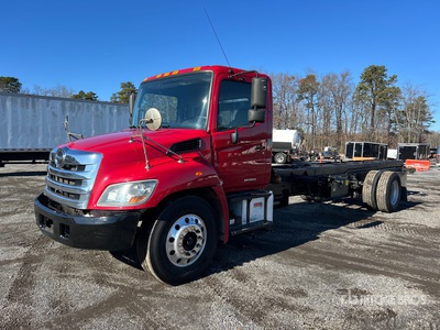 2017 Hino 338 4x2 Swap body を見 Cab and Chassis