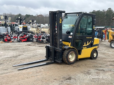 2011 Yale GDP060VXNXRE08 5550 lb Pneumatic Tire رافعة شوكية