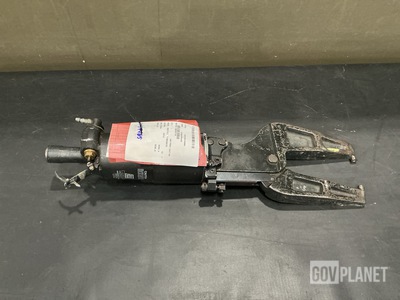 Pneumatic Yoke Riveter