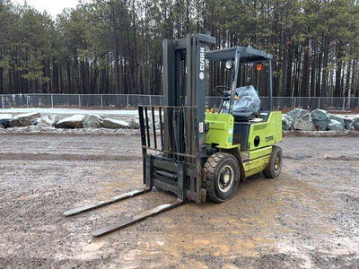 1992 Clark GPS20 3200 lb Forklift