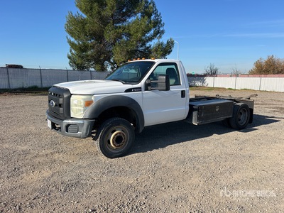 2010 Ford F-550 XL 4x2 Cabina y chasis