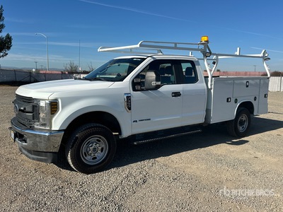 2019 Ford F-350 XL 4x4 Extended Cab Utility Truck