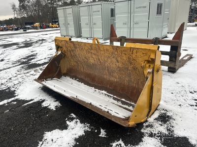 John Deere 710G 96 in Backhoe Loader Bucket