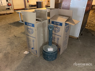 Quantity of (4) Cigarette Receptacles Materiały biurowe (Unused)