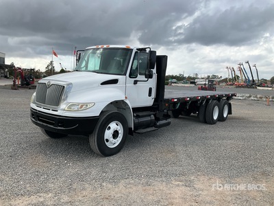 2005 International 4400 6x4 Flatbed Truck
