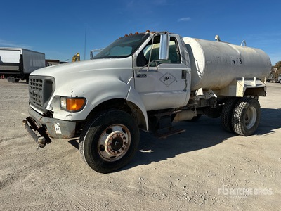 2003 Ford F-650 2000 gal 4x2 Water Truck