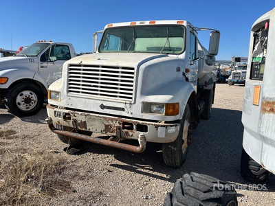 2001 International 4700 2000 L 4x2 Water vrachtwagen