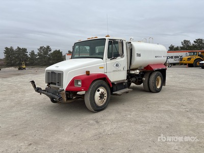 2001 Freightliner FL70 4x2 Water Truck