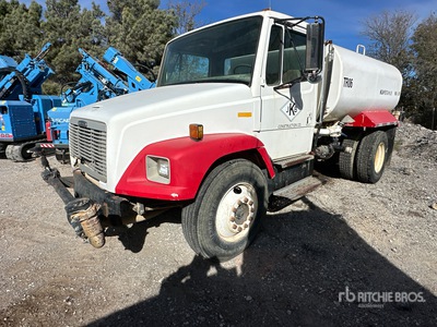 2001 Freightliner FL70 4x2 Water Truck