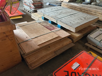 Quantity of (3) Pallets of 合板