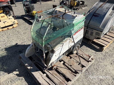 Meco 25H を見 Walk Behind - Concrete Saw