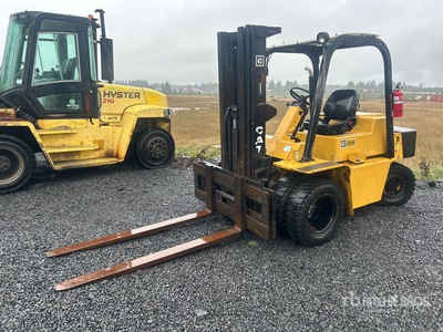 1988 Cat V90E 8600 lb Pneumatic Tire Carrelli Elevatori