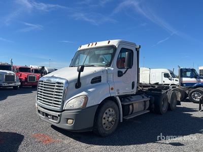 2012 Freightliner Cascadia 113 6x4 T/A Dagcabine Trekker