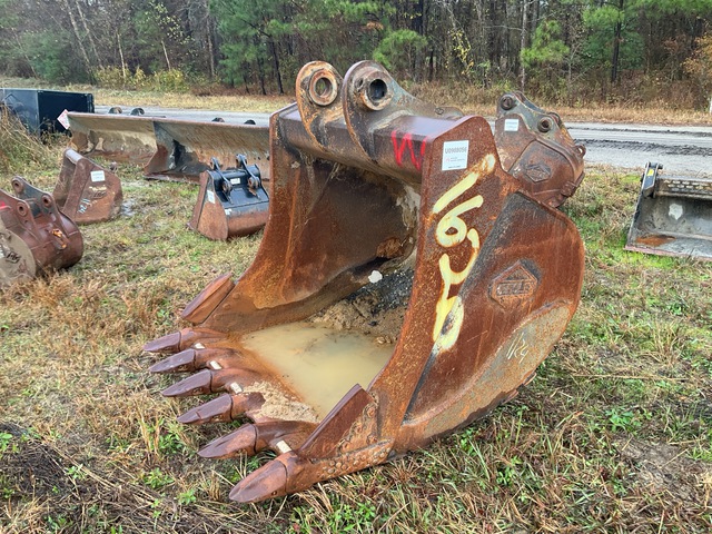 Hensley 60 in Digging Excavator Bucket - Fits Komatsu PC300