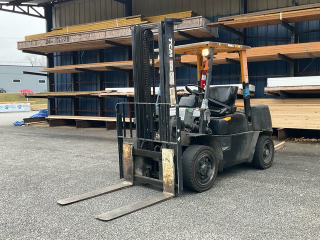 TCM FHD36Z2 8000 lb Pneumatic Tire Forklift