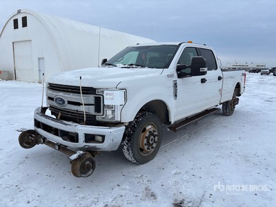 2018 Ford F-350 XLT 4x4 Crew Cab Hi-Rail Pickup