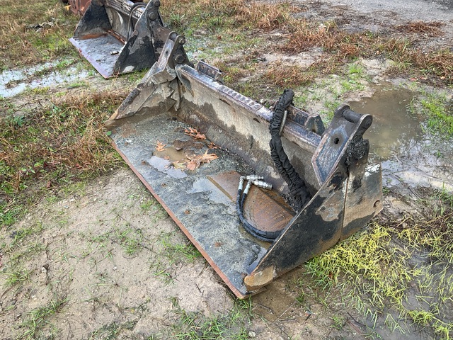 John Deere MP72 72 in Q/C Multi-Purpose Skid Steer Bucket John Deere MP72 72 in Q/C Multi-Purpose Skid Steer Bucket
