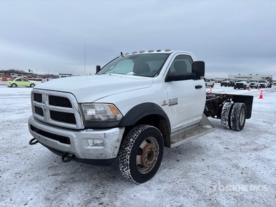 2013 Ram 5500 4x4 を見 Cab and Chassis