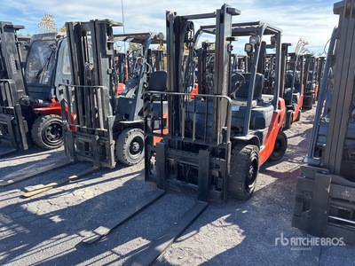 2017 Toyota 8FDU30 6000 lb Pneumatic Tire Heftruck