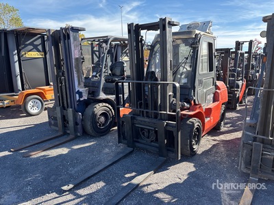 2010 Toyota 7FGU35 7300 lb Pneumatic Tire Forklift