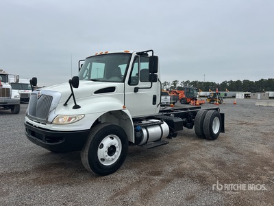 2017 International 4300 4x2 الكابينة والهيكل