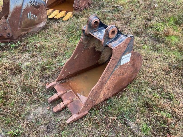 Cat 24 in Digging Backhoe Rear Bucket