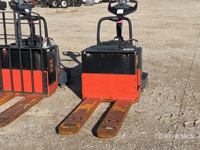 Toyota 8HBE30 6000 lb Electric Wózek paletowy