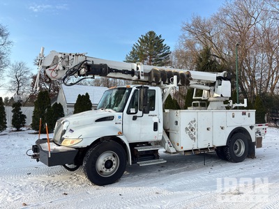 Altec DM47TR on 2012 International 4300 4x2 Camion pelle