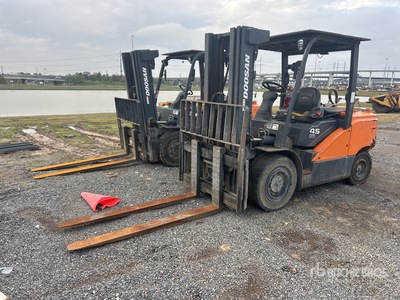 2018 Doosan G45S-7 8700 lb Pneumatic Tire رافعة شوكية