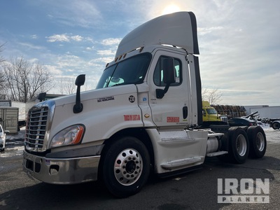 2015 Freightliner Cascadia 125 6x4 T/A Day Cab Truck Tractor