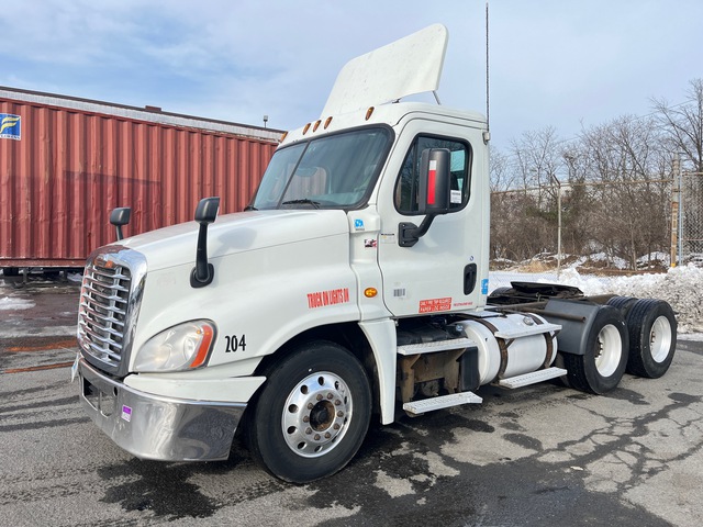 2014 Freightliner Cascadia 125 6x4 T/A Day Cab Truck Tractor