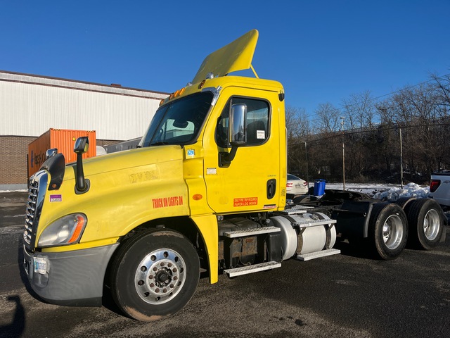 2012 Freightliner Cascadia 125 6x4 T/A Day Cab Truck Tractor