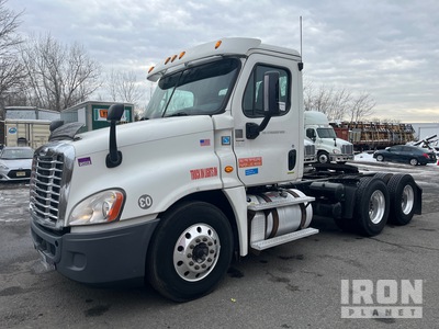 2015 Freightliner Cascadia 125 6x4 T/A Day Cab Truck Tractor