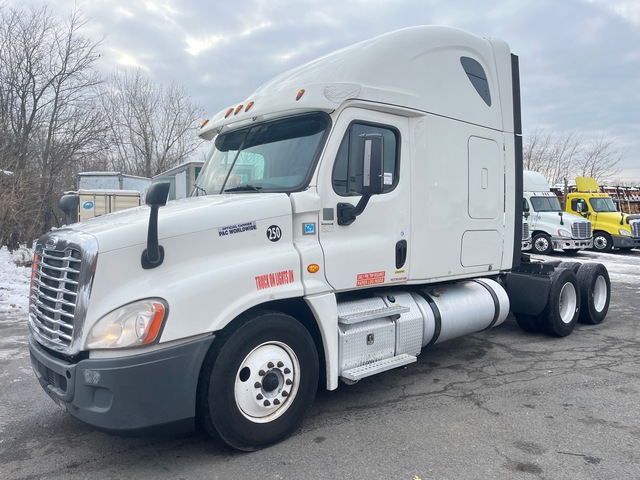 2018 Freightliner Cascadia 125 6x4 T/A Sleeper Truck Tractor