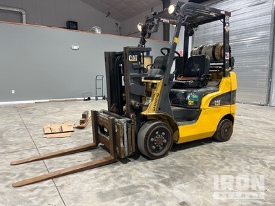 Cat C4000 4000 lb Cushion Tire Forklift