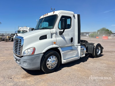 2014 Freightliner Cascadia 113 4x2 S/A Day Cab Truck Tractor